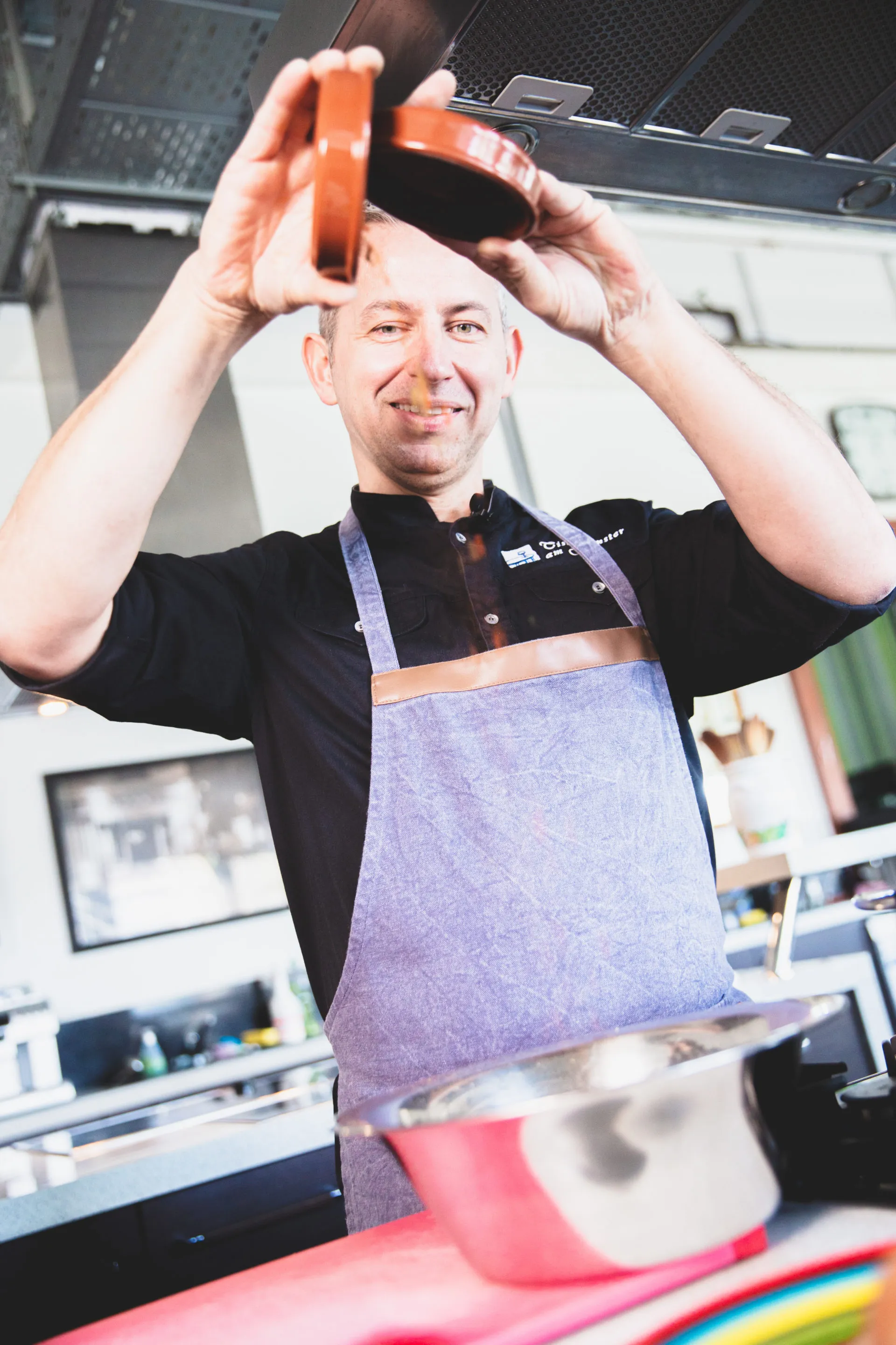 Küchenmeister Andreas Berndt bei der Arbeit