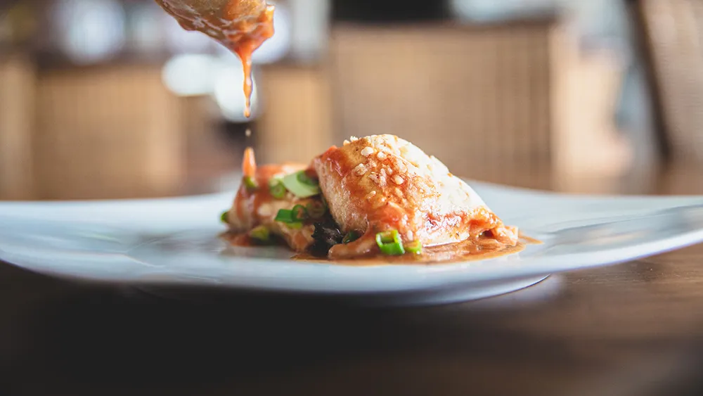 Catering von Tisch am Fenster